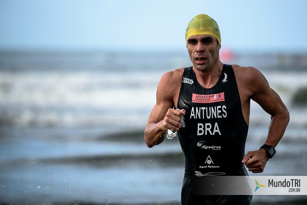 Guto Antunes em prova de triathlon